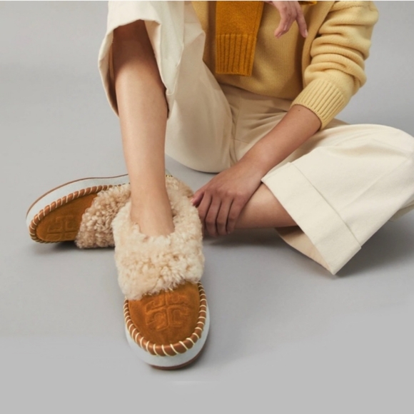 TORY BURCH Toasted Caramel Shearling Slippers NEW! Size 9.5 - Picture 1 of 12